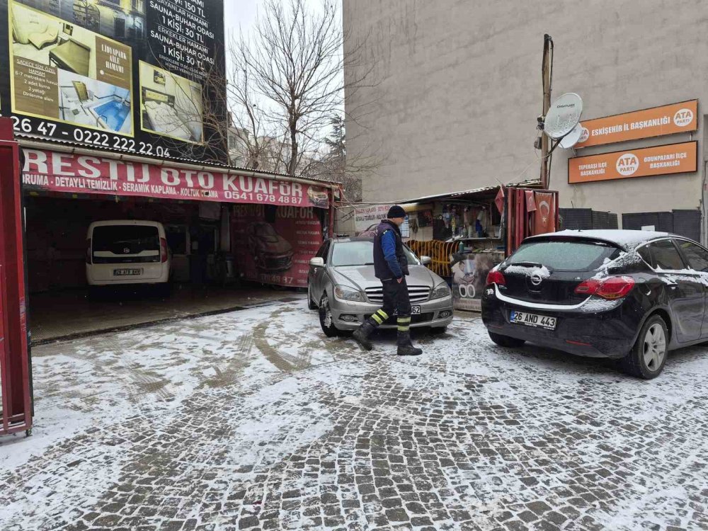 Soğuk Havalar Oto Yıkamacılarda İşleri Durdurdu