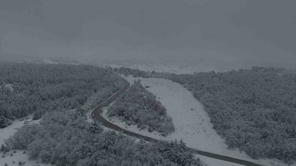 Yüksek Rakımlı Dağlarının Karla Kaplı Hali Havadan Görüntülendi