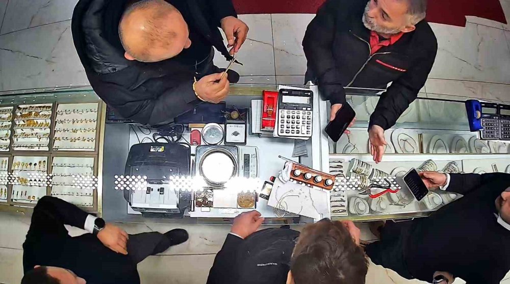 Kuyumcuya Yakalanınca Sahte Altınları Teklif Etti: "Bunlar Sende Kalsın"