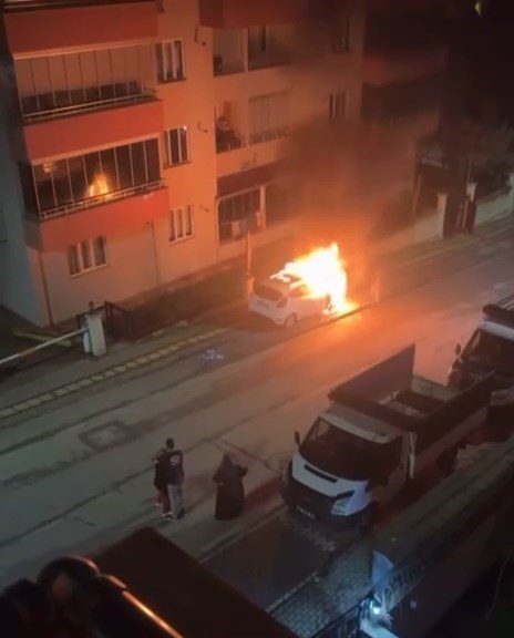 Otomobiller Alev Topuna Döndü