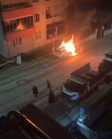 Otomobiller Alev Topuna Döndü