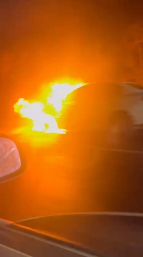 Seyir Halindeki Otomobil Alev Alev Yandı