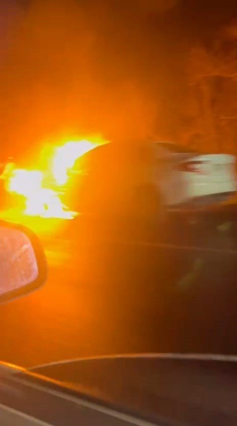 Seyir Halindeki Otomobil Alev Alev Yandı