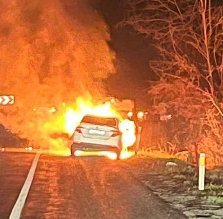 Seyir Halindeki Otomobil Alev Alev Yandı