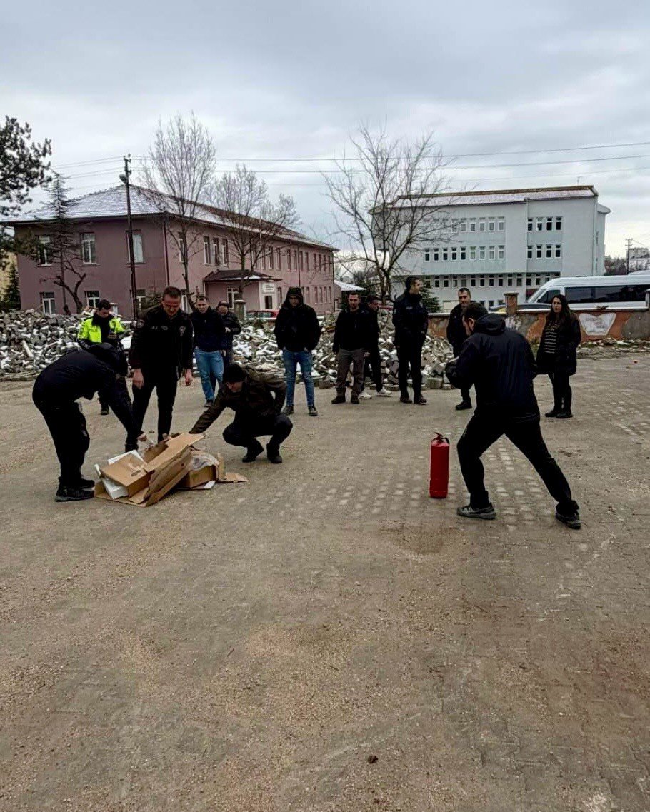 Bilecik’te Emniyet Personeline Yangın Ve Deprem Farkındalık Eğitimi