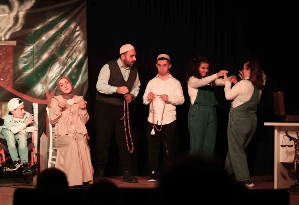 Engelli Bireyler Sahnede