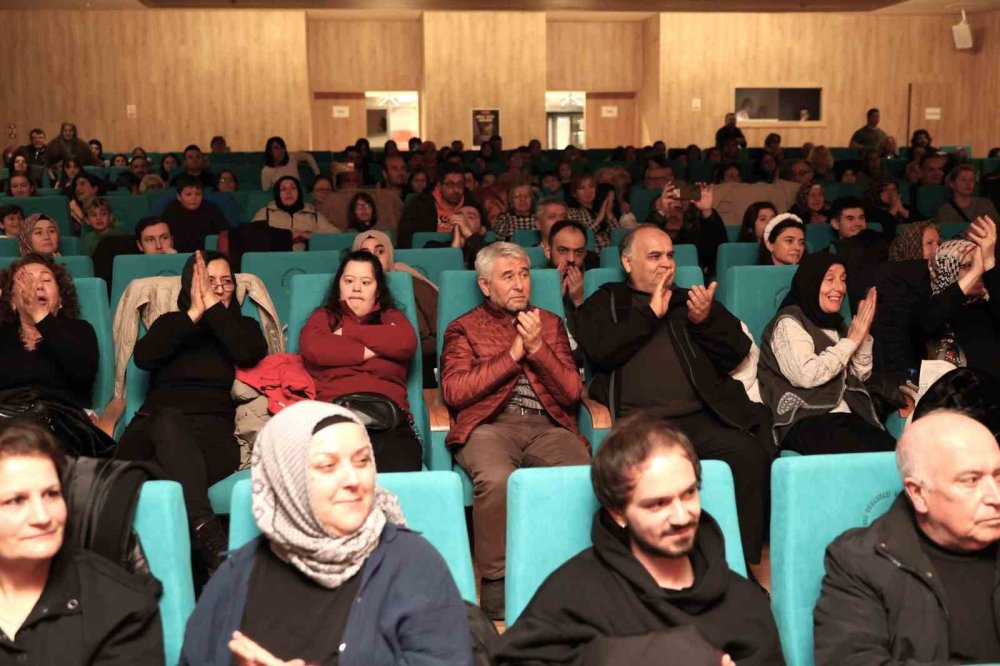 Engelli Bireyler Sahnede