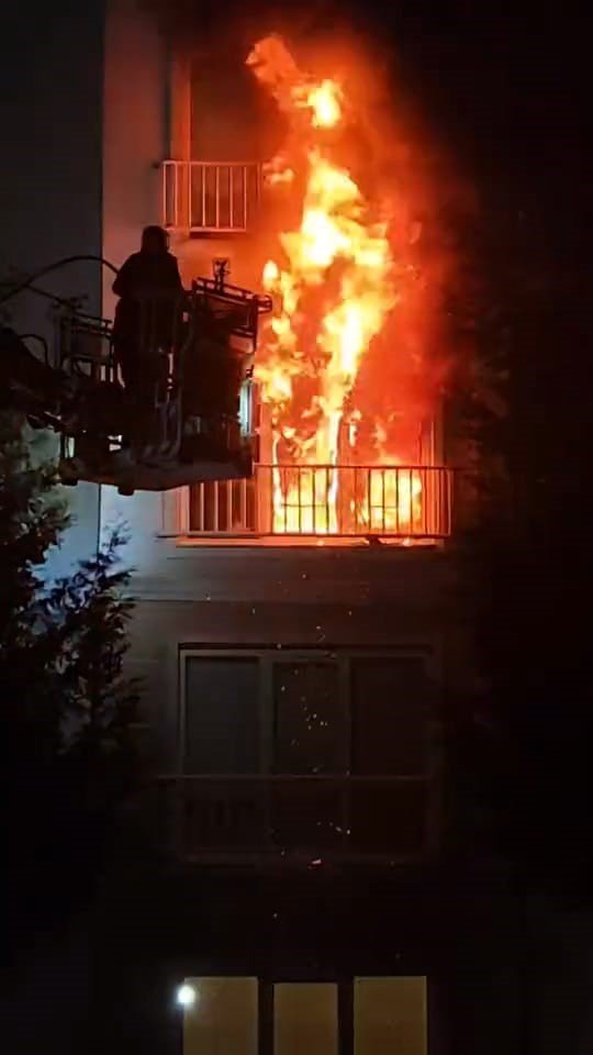 Ev Yangını: 1’i Çocuk 3 Kişi Dumandan Etkilendi