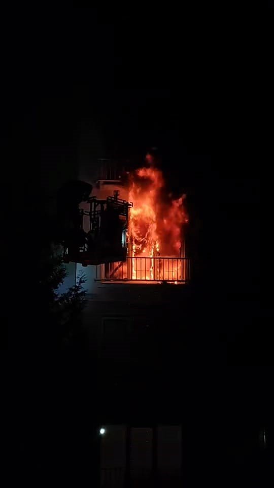 Ev Yangını: 1’i Çocuk 3 Kişi Dumandan Etkilendi