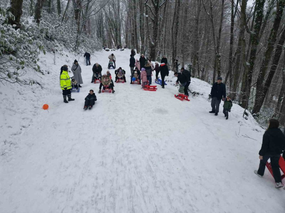 Karne Hediyesi Kar Eğlencesi: Kızak Şöleni