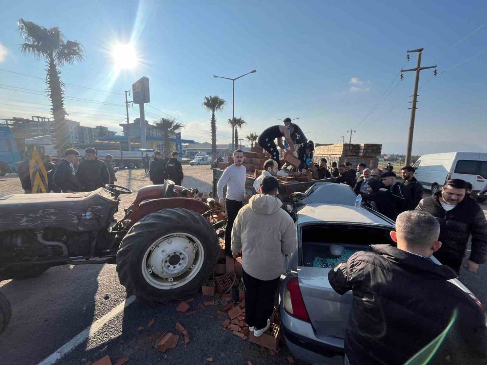 Kütahyaspor Taraftarı, Yaralı Sürücünün Yardımına Koştu