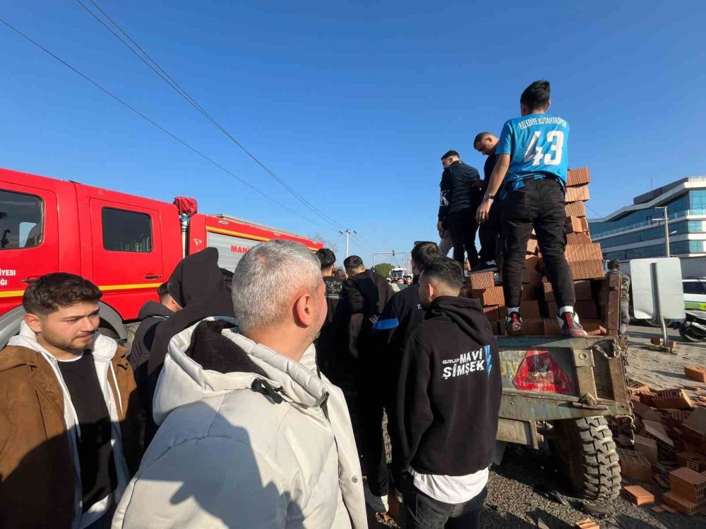 Kütahyaspor Taraftarı, Yaralı Sürücünün Yardımına Koştu