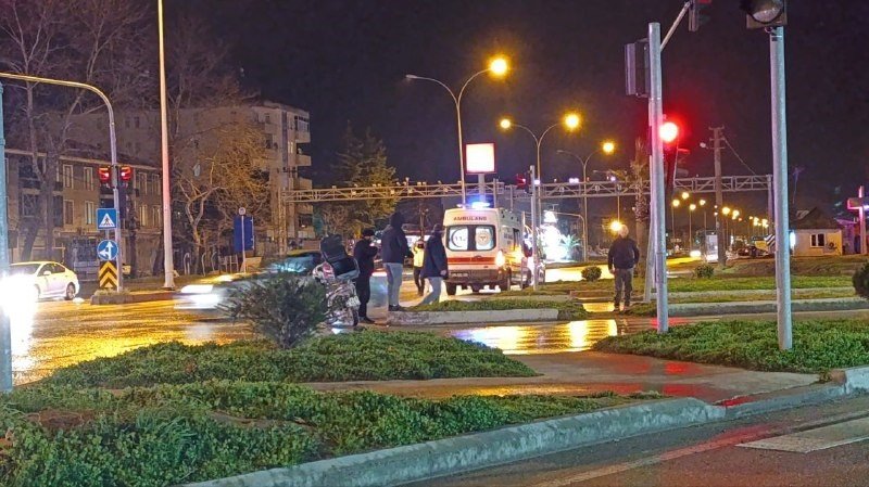 Otomobil İle Motosiklet Çarpıştı: 2 Yaralı