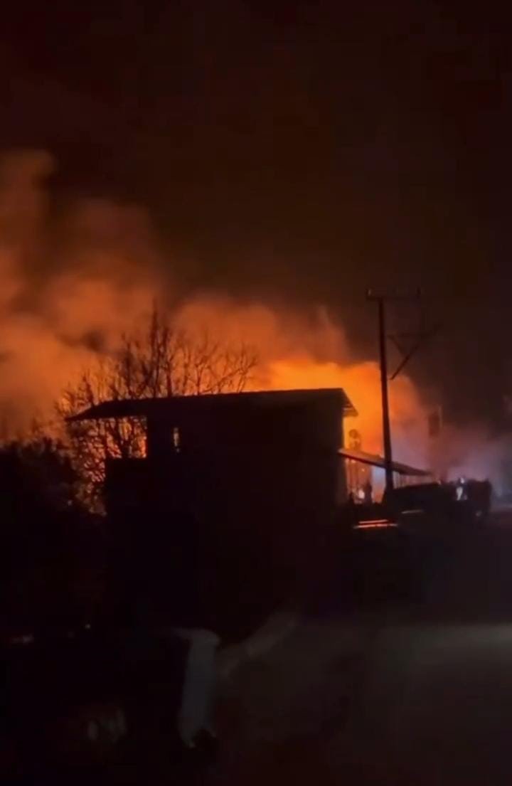 Geceyi Aydınlatan Alevler, Evi Küle Çevirdi