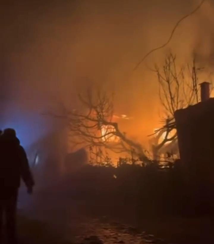 Geceyi Aydınlatan Alevler, Evi Küle Çevirdi