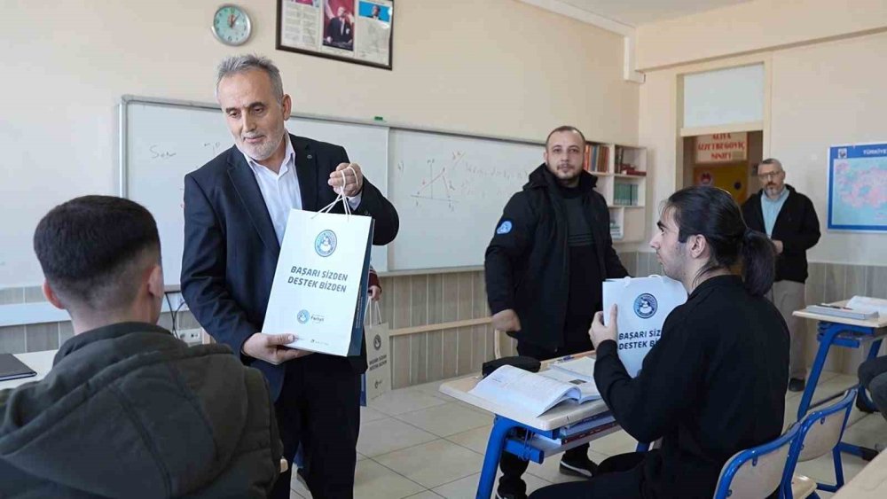 Bu İlçede Üniversite Öğrencilerinin Ulaşım Kartları Belediyeden