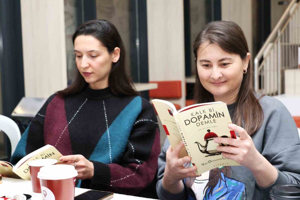 Kitapseverlerden Kolektif Okuma Etkinliği