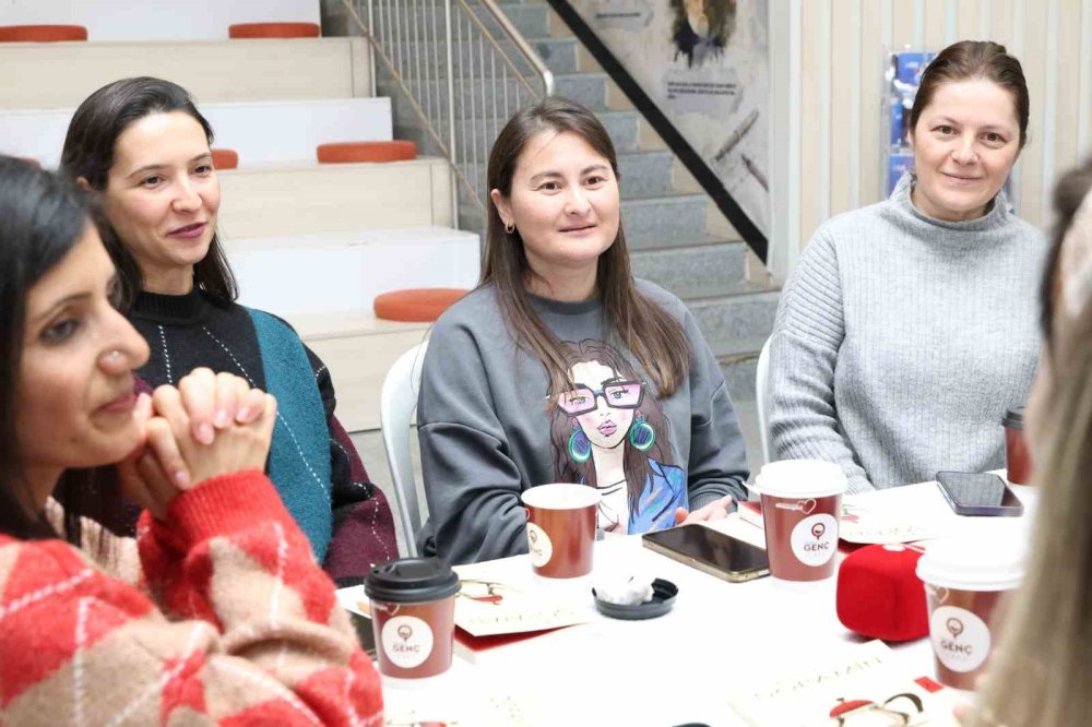 Kitapseverlerden Kolektif Okuma Etkinliği