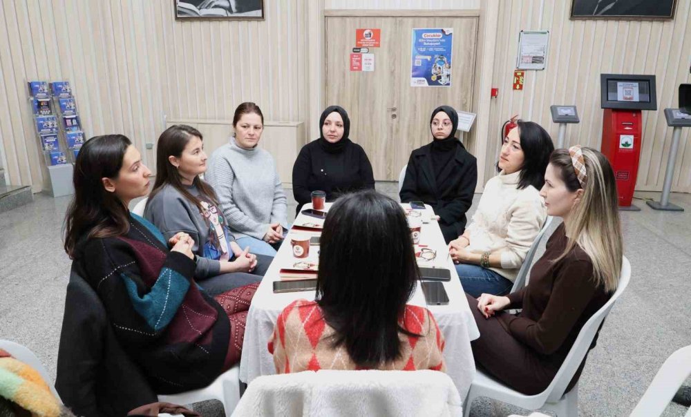 Kitapseverlerden Kolektif Okuma Etkinliği