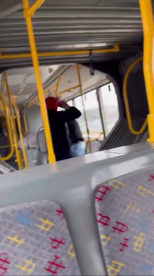 "Komutanıma Bıçak Çekmişti" Dediği Kişiyi Tekme Tokat Darp Etti