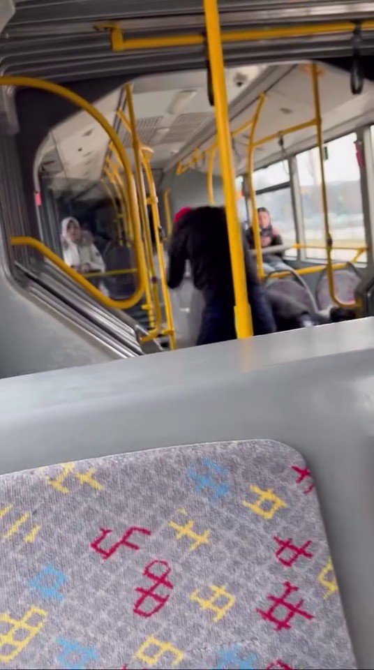 "Komutanıma Bıçak Çekmişti" Dediği Kişiyi Tekme Tokat Darp Etti