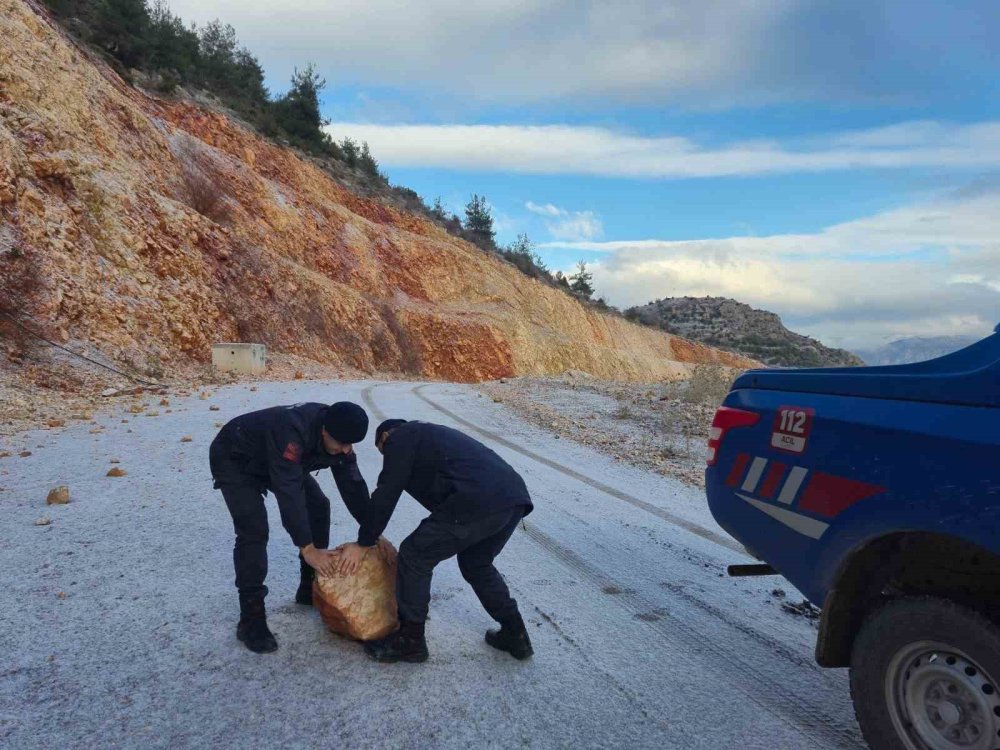 Kapanan Yolu Jandarma Açtı