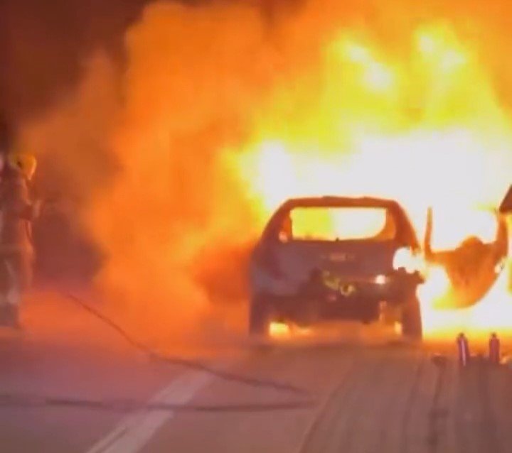 Seyir Halindeki Otomobil Alev Topuna Döndü