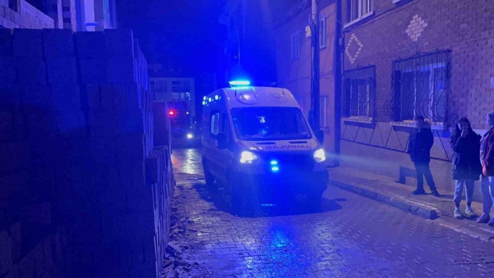 Üçüncü Kattan Düşen Şahıs Ağır Yaralandı