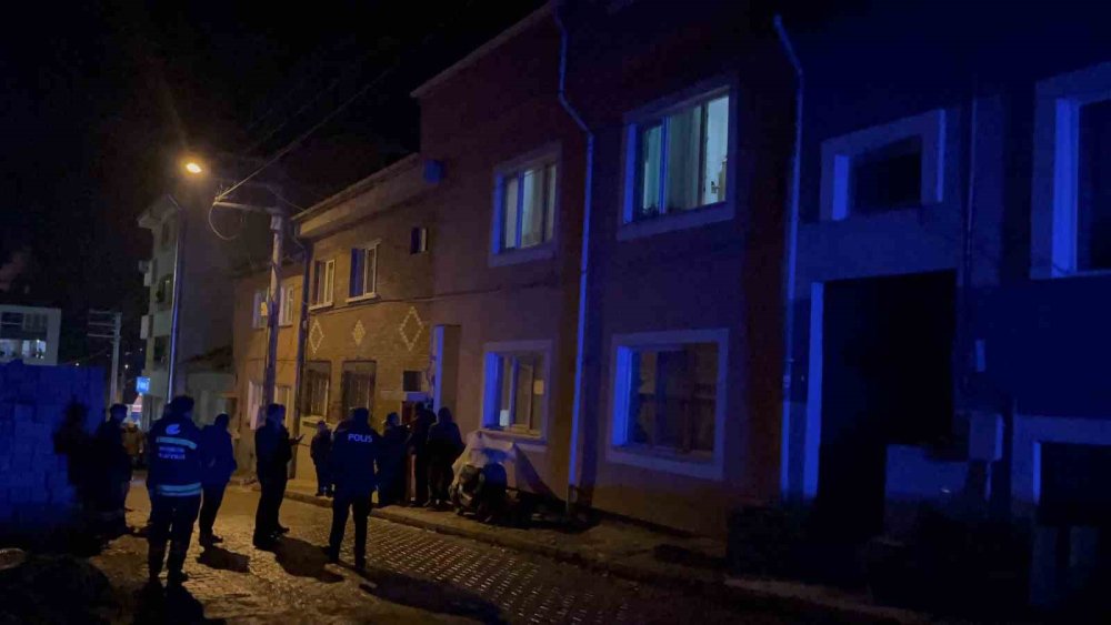 Üçüncü Kattan Düşen Şahıs Ağır Yaralandı