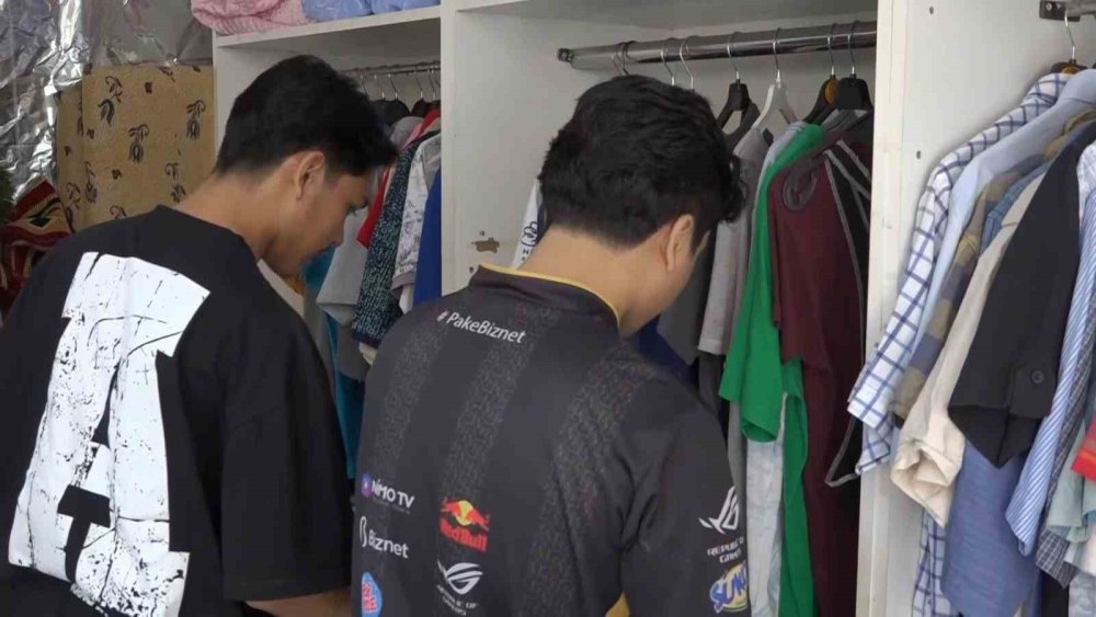 ‘Giymiyorsan Giydir’ Dayanışması Büyüyor