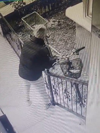 Gündüz Vakti Bisiklet Hırsızlığı Kameralara Yansıdı