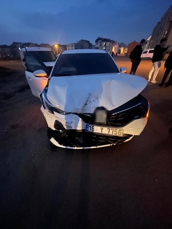 Araçlar Çarpıştı: 2 Yaralı