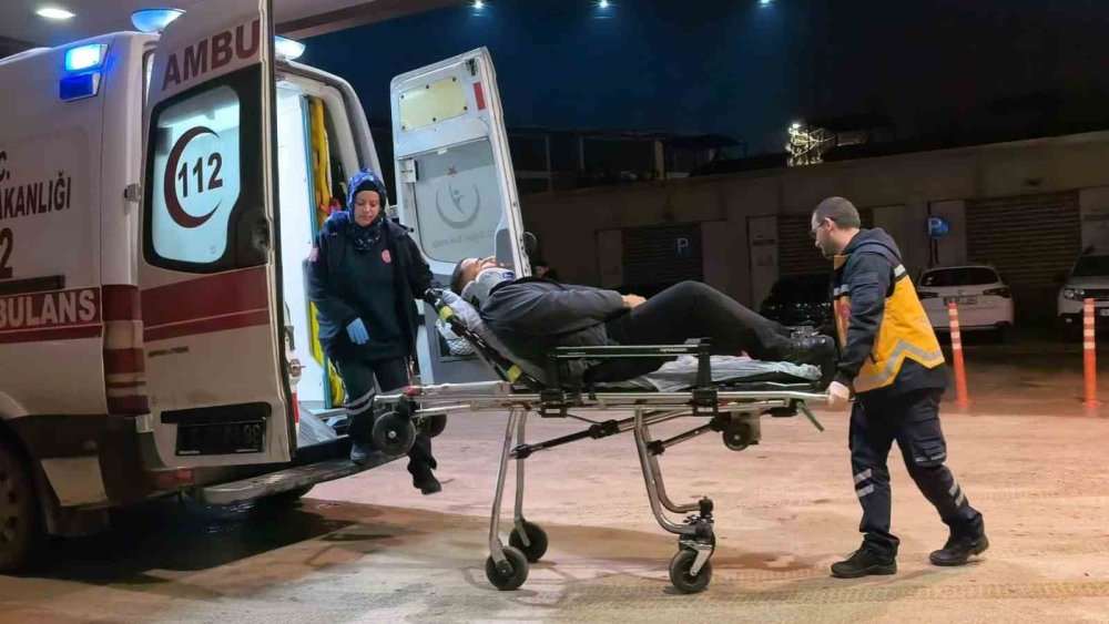 Araçlar Çarpıştı: 2 Yaralı