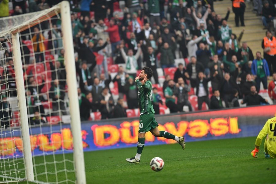 Bursaspor: 3 - Yeni Mersin İdman Yurdu: 0