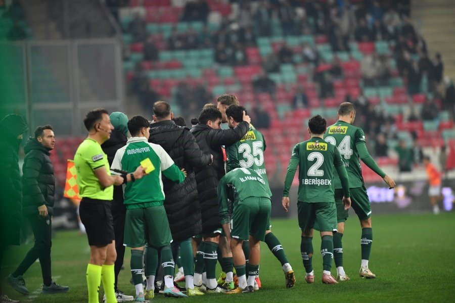 Bursaspor: 3 - Yeni Mersin İdman Yurdu: 0