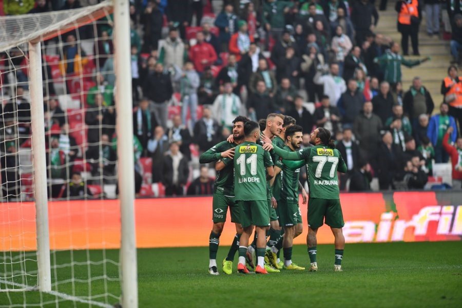 Bursaspor: 3 - Yeni Mersin İdman Yurdu: 0