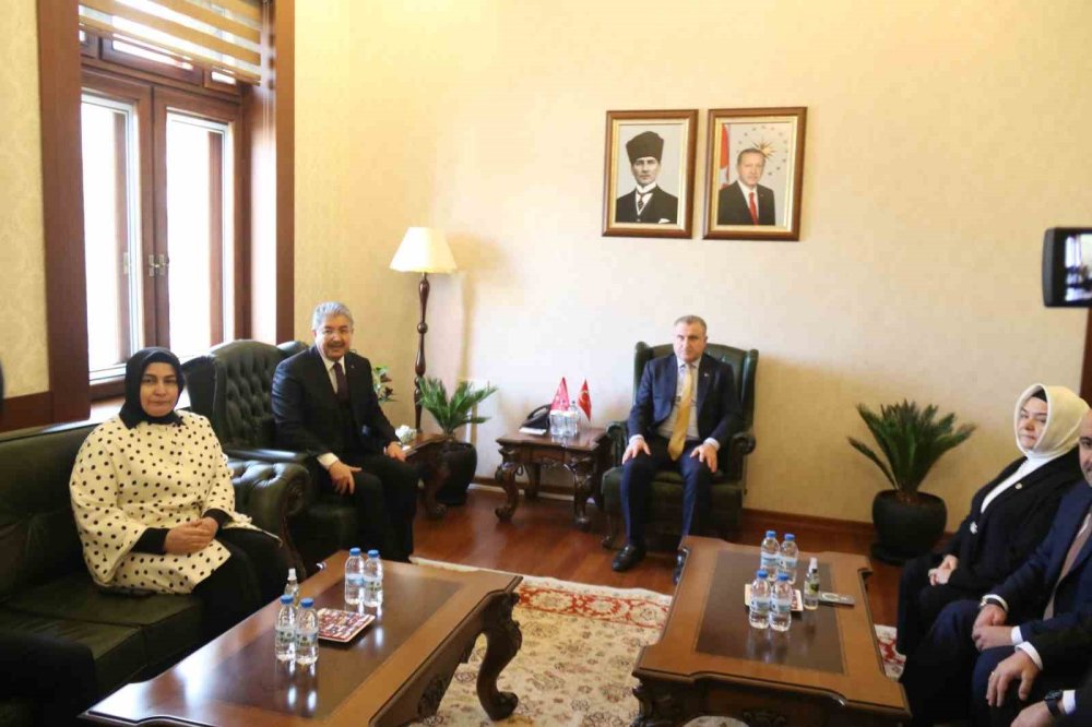 Gençlik Ve Spor Bakanı Osman Aşkın Bak Eskişehir’de