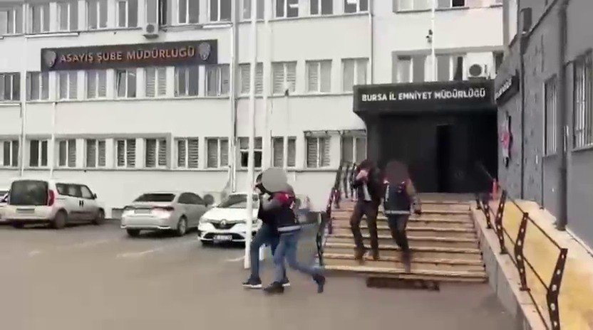 Sahte Altın Vurgunu: Kuyumcuları Dolandırdılar, Kameralara Yakalandılar