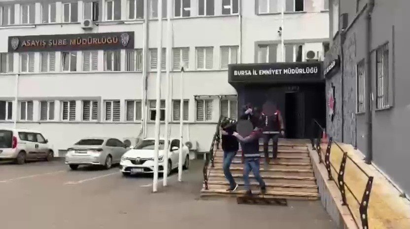 Sahte Altın Vurgunu: Kuyumcuları Dolandırdılar, Kameralara Yakalandılar