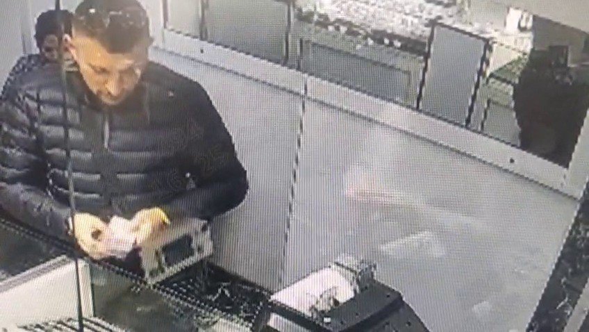 Sahte Altın Vurgunu: Kuyumcuları Dolandırdılar, Kameralara Yakalandılar
