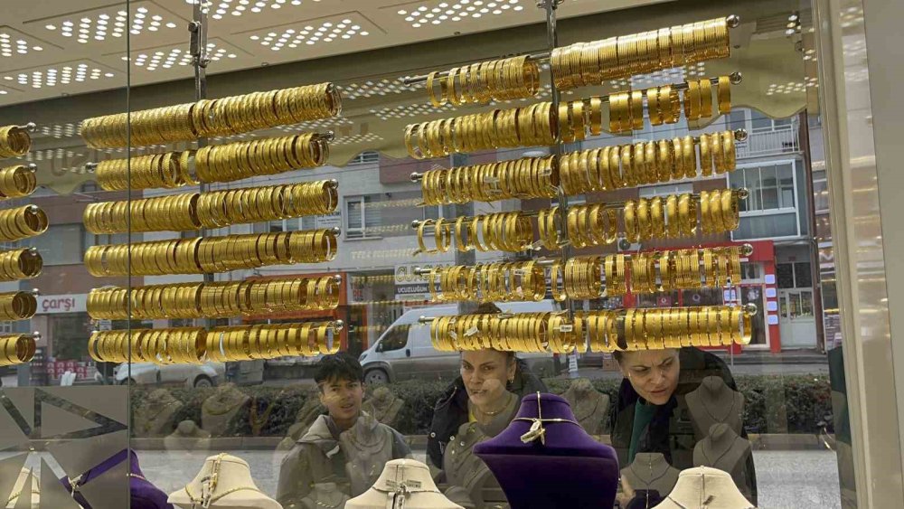 Sahte Bilezikleri Verip Fazla Altın Almak İsterken Yakalandı