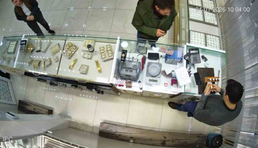 Sahte Bilezikleri Verip Fazla Altın Almak İsterken Yakalandı