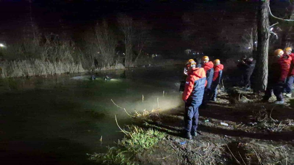 El Freni Çekilmeyen Araç, Porsuk Çayı’na Düştü!