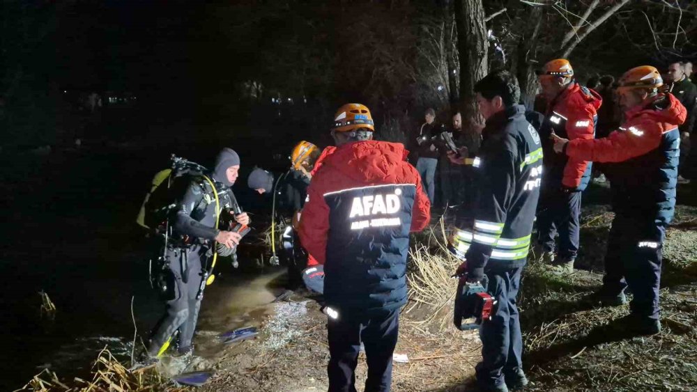 El Freni Çekilmeyen Araç, Porsuk Çayı’na Düştü!
