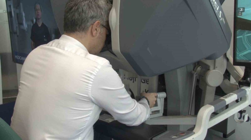 Robotik Ameliyat Uygulamaları Başladı