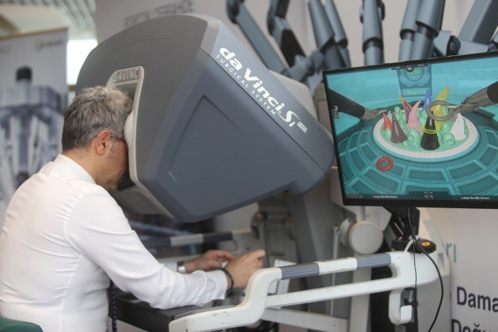 Robotik Ameliyat Uygulamaları Başladı