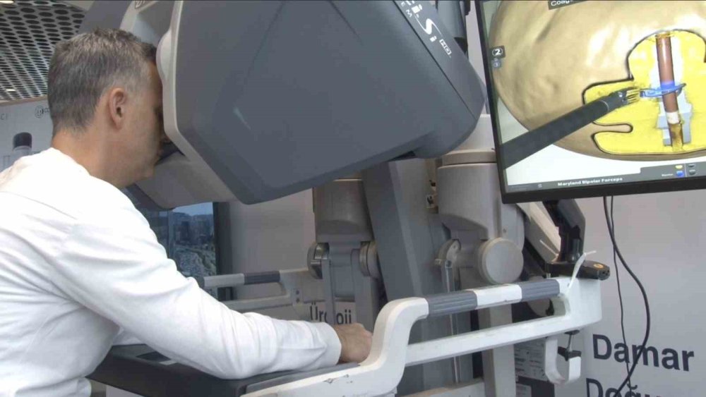 Robotik Ameliyat Uygulamaları Başladı