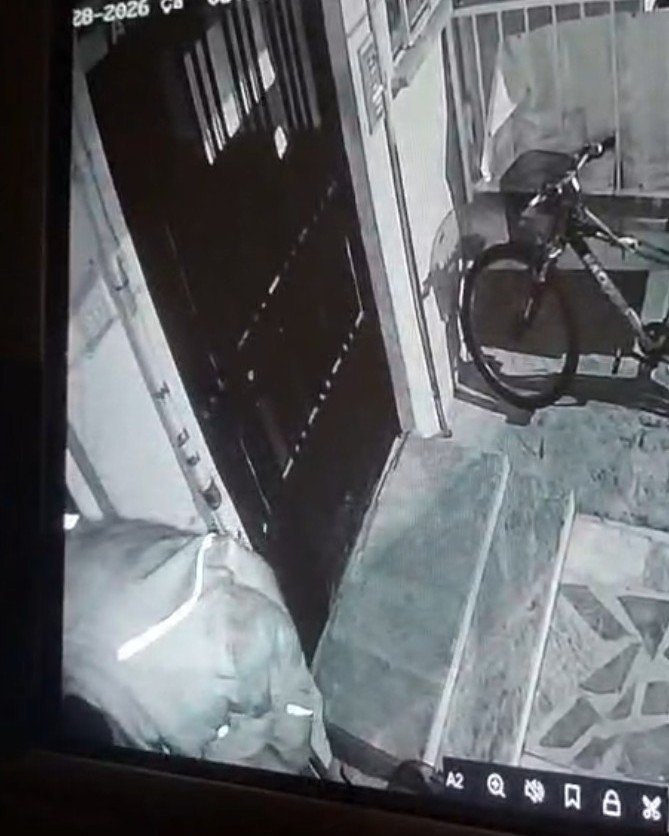 Balkondaki Motosiklet Ekipmanlarını Çaldı