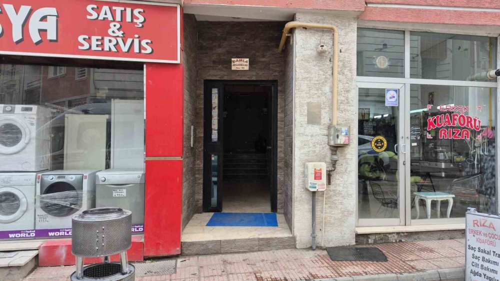 Üvey Oğlu Tarafından Bıçaklanan Adam Hayatını Kaybetti