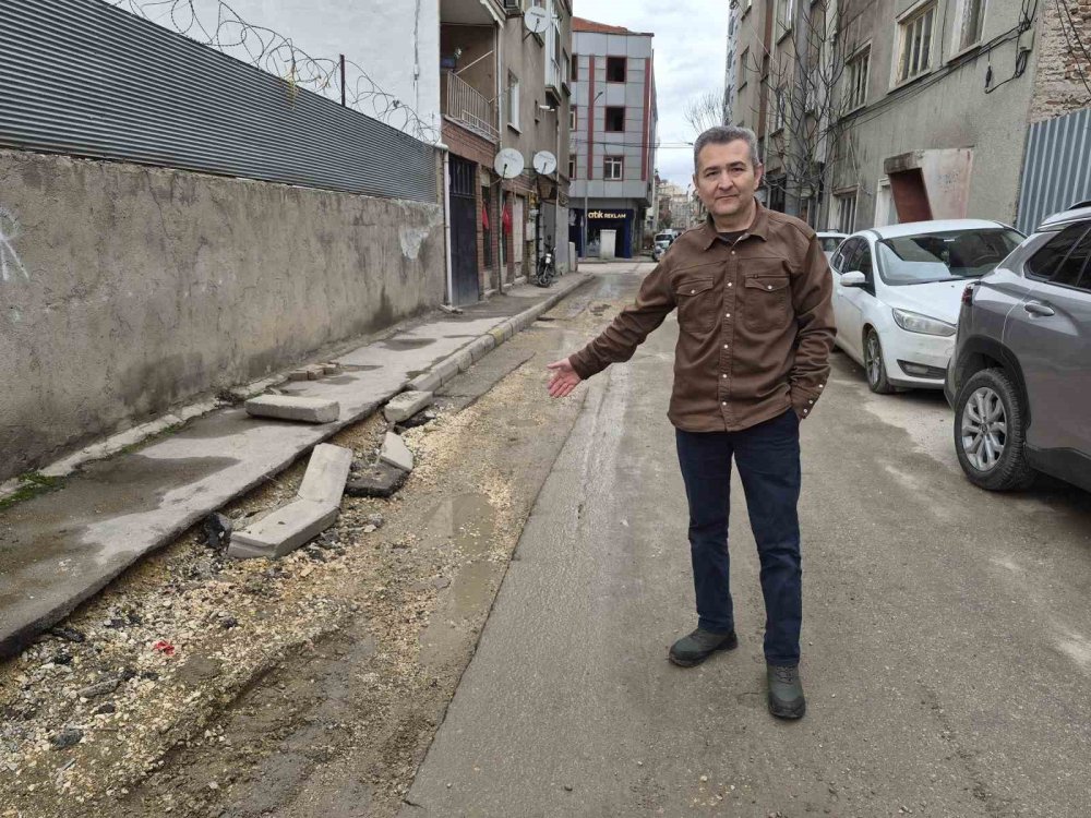 Altyapı Çalışmaları Sırasında Bozulan Sokağın Onarılması Bekleniyor